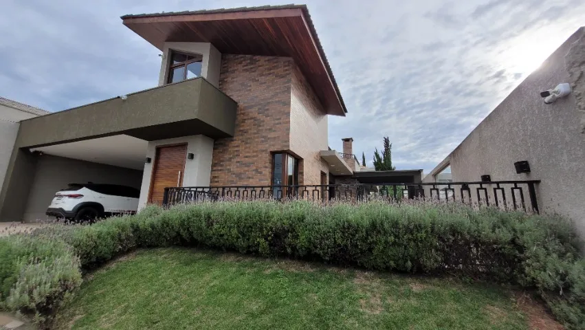 CASA TÉRREA PRÓXIMA AO LAGO DE OLARIAS, 250 m2, 3 QUARTOS, 1 ESCRITÓRIO