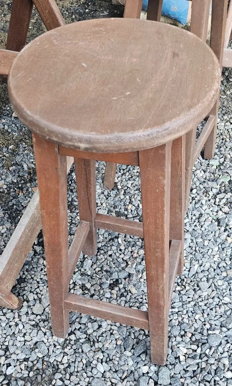 Banquetas de Madeira Maciça. - Foto 2