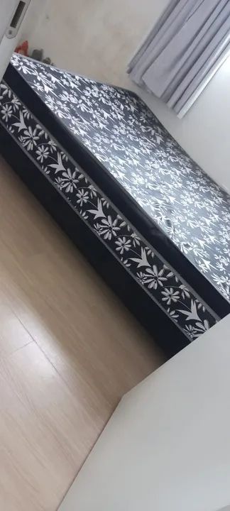 Cama Box Casal com Detalhes em Branco