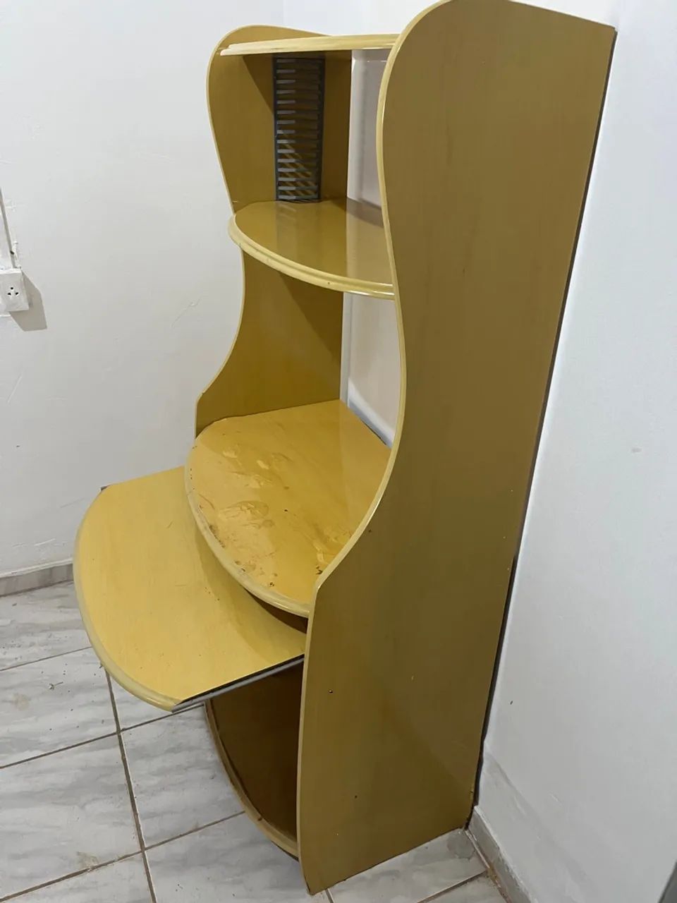 Vendo essa Escrivaninha e mesa de computador (usada, com algumas avarias). - Foto 3