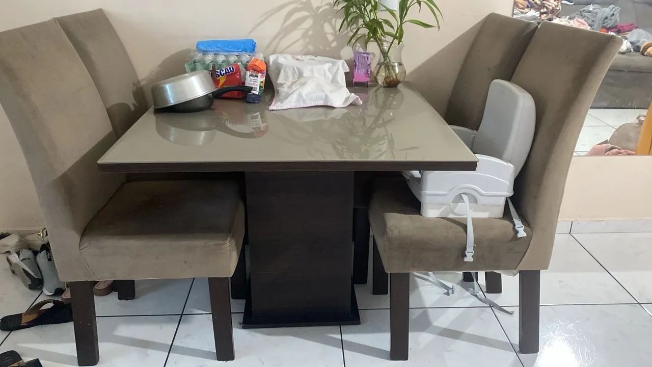 Mesa de Jantar com 4 Cadeiras