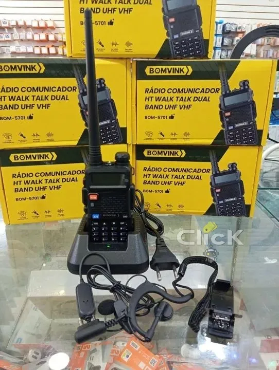 Rádio Comunicador Walk Talk 5w Ht Dual Band UHF VHF 128 Canais Com Lanterna Embutida - BOM