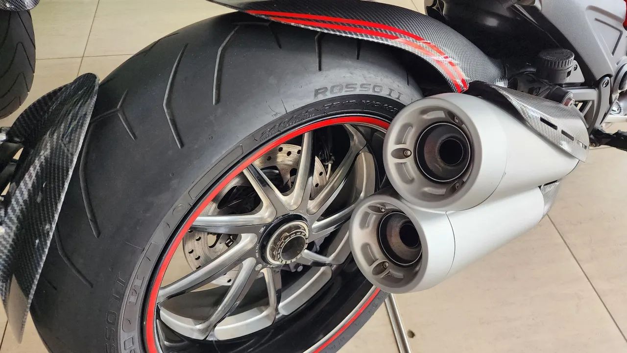Ducati Diavel Carbon 2013/2013 - Foto 8