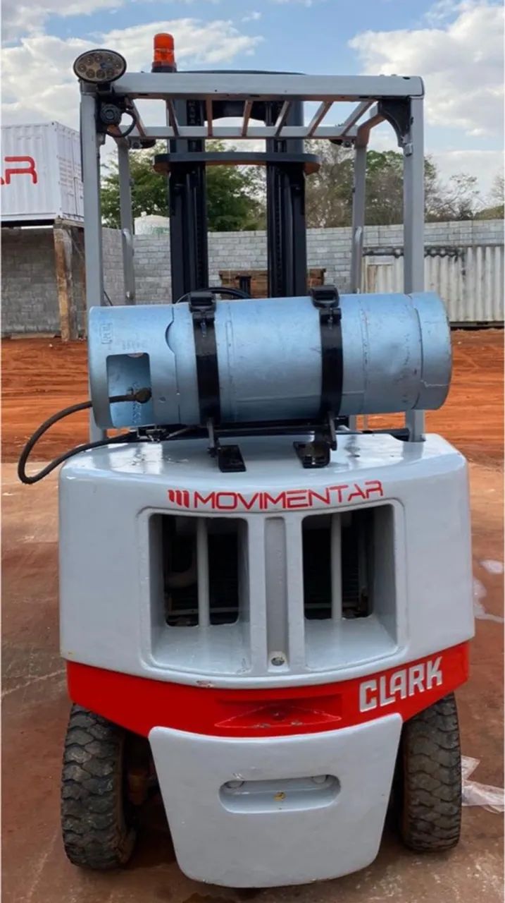Empilhadeira Clark 2,5t - Foto 4