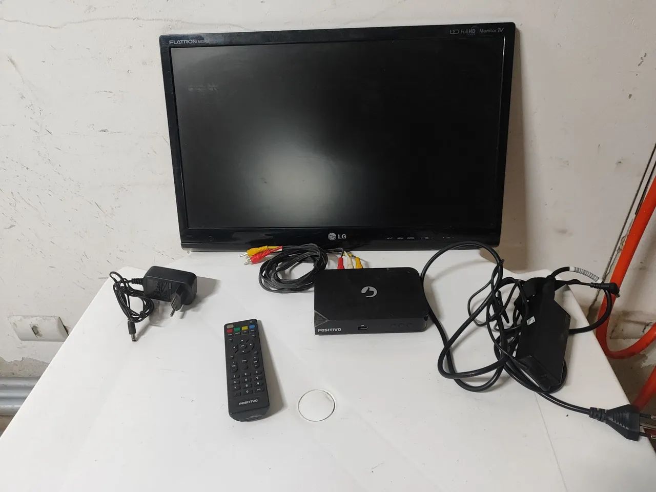 TV LG 22.5 polegadas + Receptor Positivo