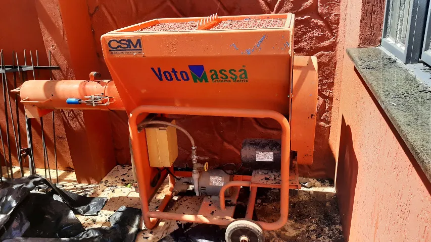 Vendo argamassadeira 45L CSM sem uso