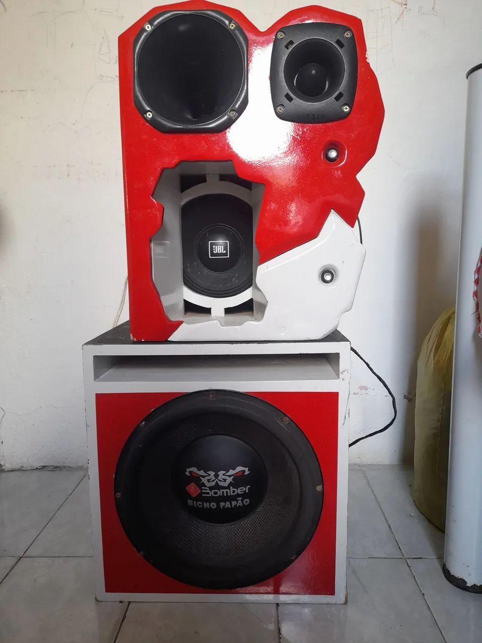 Caixa de Som Bombada