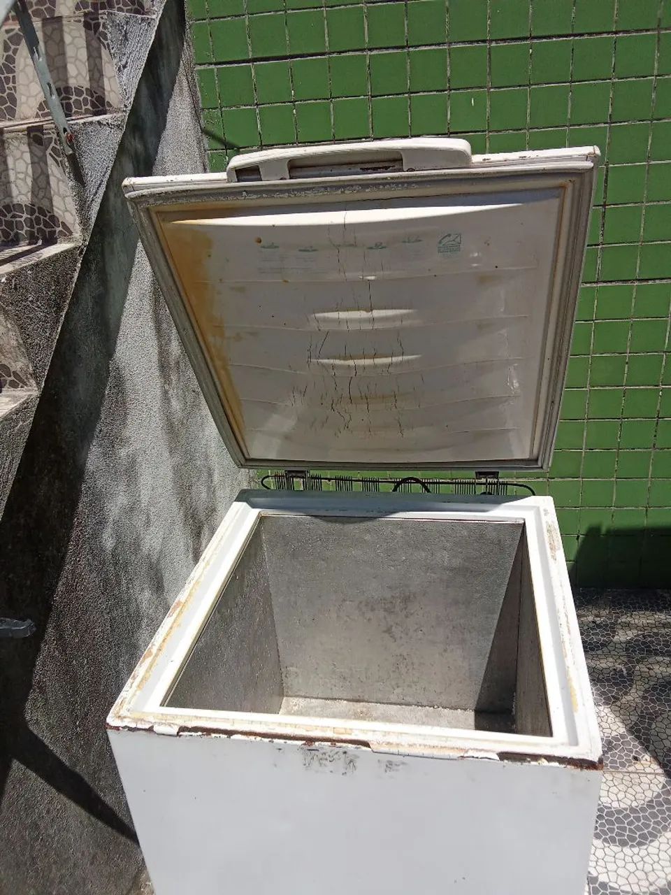 Freezer Horizontal Branco estar moto funcionando mais gelando pouco fraco - Foto 3