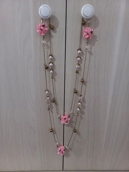 Cinto ou colar com flores  pérolas  - Foto 4
