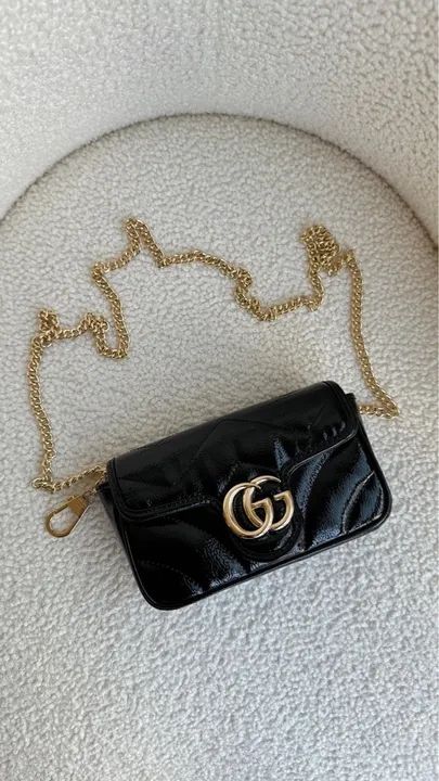 Bolsa Gucci GG Marmont Mini em Couro Preto