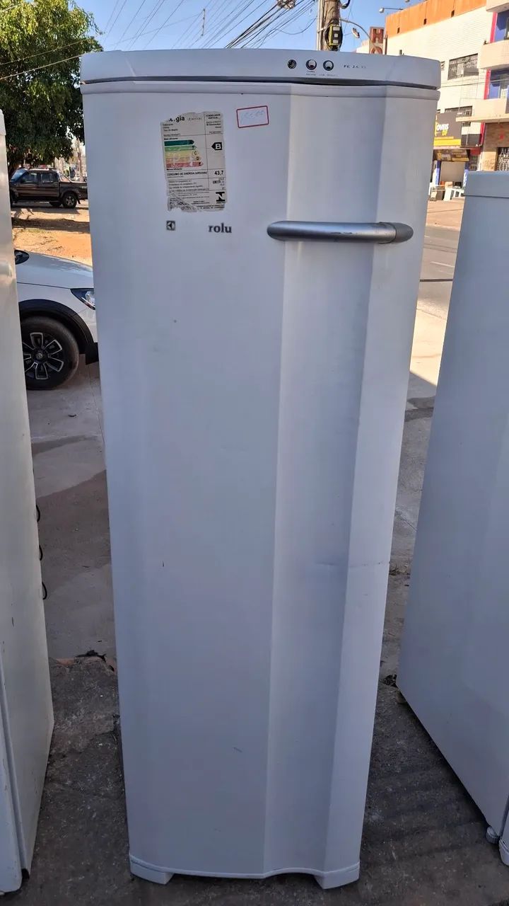 FREEZER VERTICAL ELECTROLUX USADO