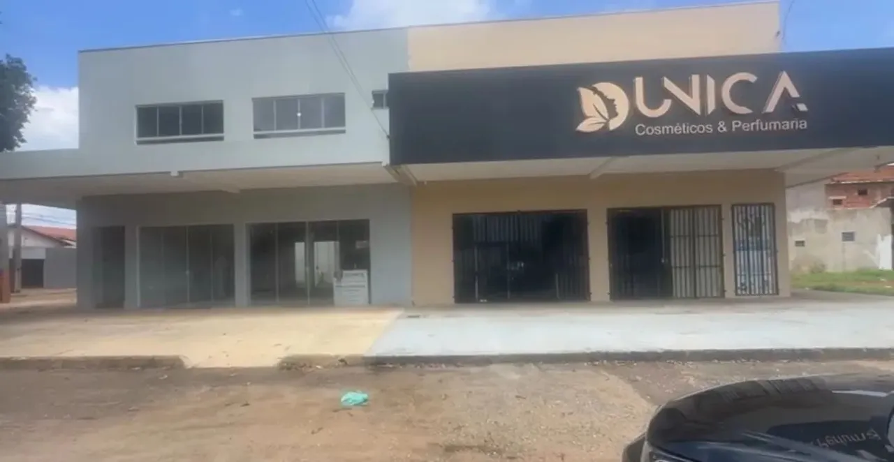 Prédio comercial 1006 SUL ARSE 102 c 220mt d área construída ,frente ao supermercado Vian