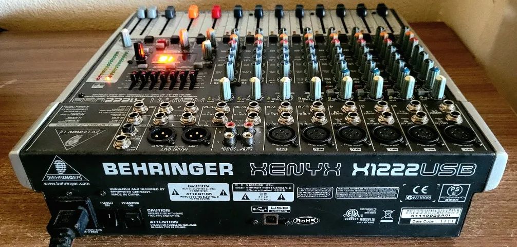 Console Mixer Mesa De Som Behringer Xenyx X1222USB - Foto 2