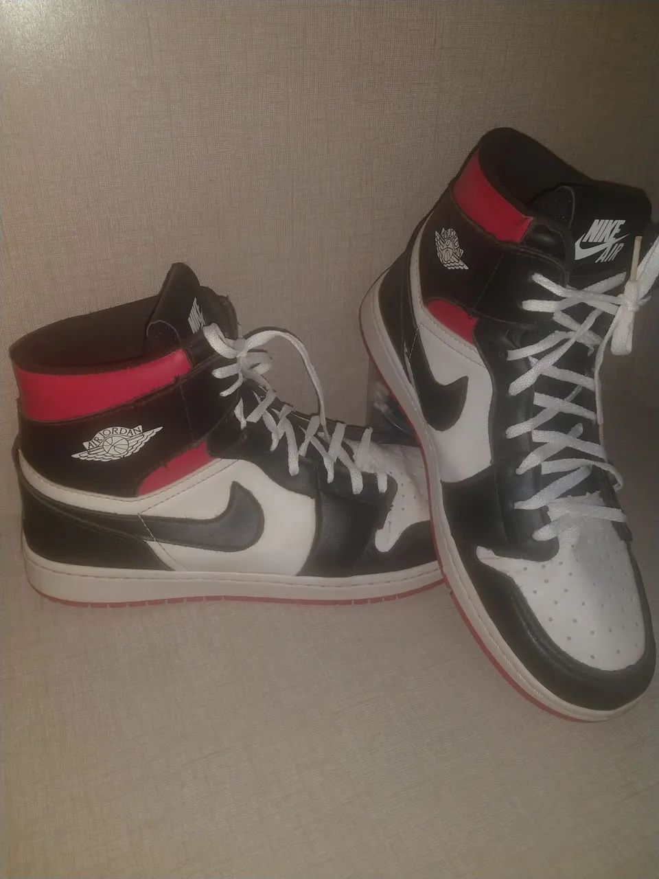 Air Jordan 1 Retro High OG - Black/White/Red