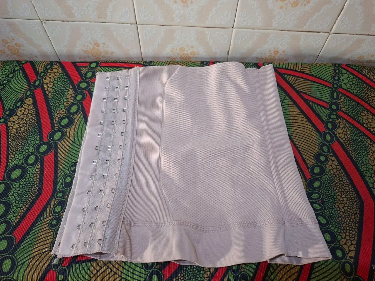 Cinta modeladora bege Lupo