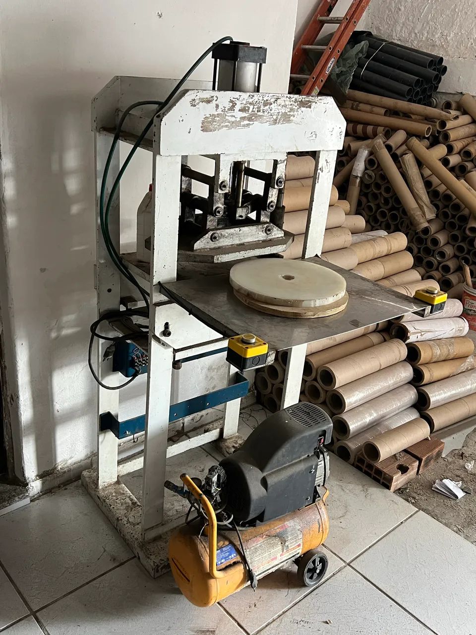 Prensa para vazar Sacos e Sacolas. - Foto 2