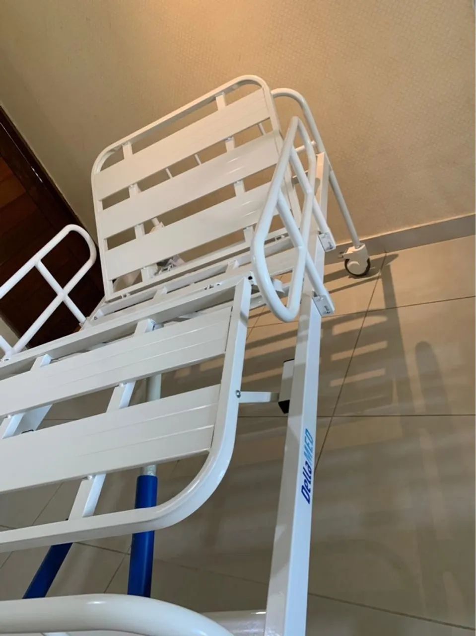 Cama Hospitalar NOVA na caixa lacrada  - Foto 2