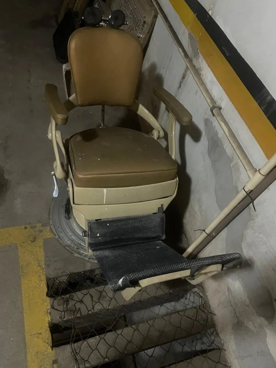 Cadeira de Dentista Antiga - Foto 3