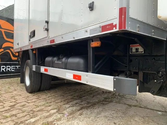 Volkswagen 8-150 2012 baú 5 metros - Foto 8