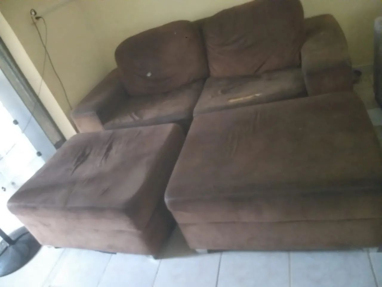 Sofá 2 e 3 lugares + 2 Puffs 64842833166338120