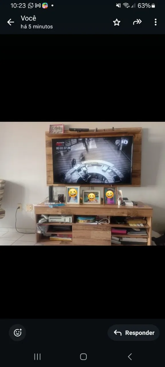 Rack de TV rústico com painel e nichos