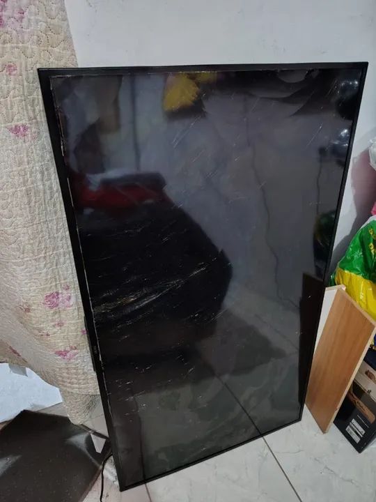 TV 55 polegadas com tela trincada