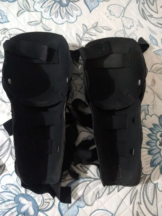 Joelheiras e cotoveleira de proteção para esportes radicais. - Foto 2