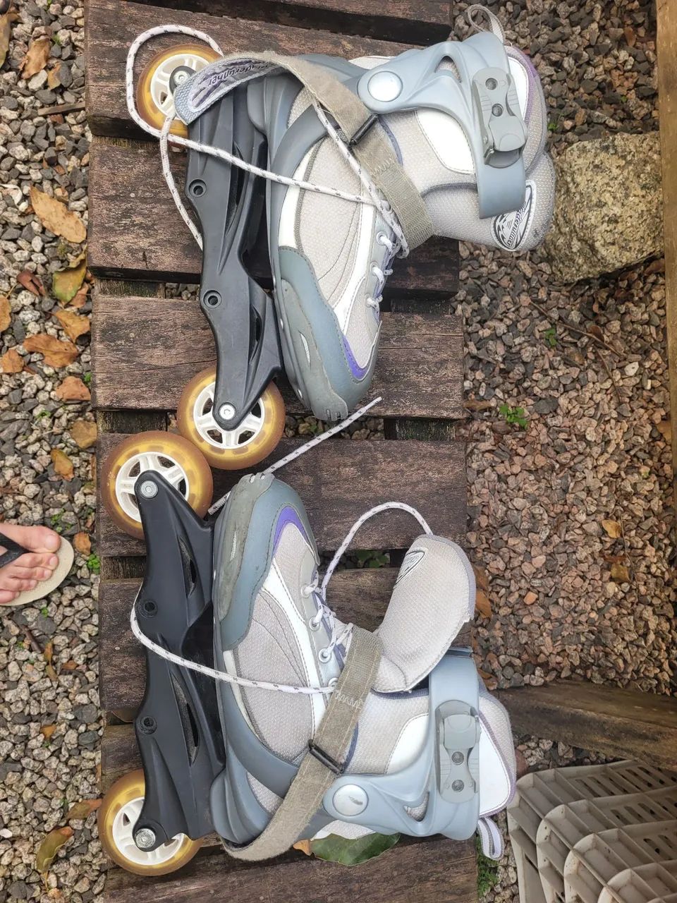 Patins Blade Runner line pro 80 presilha quebrada dá pra usar n35 - Foto 2