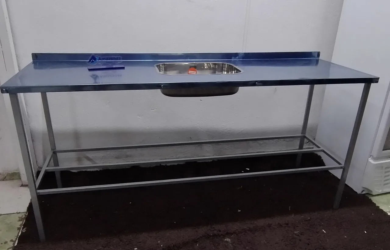 Mesa de inox com pia para comércio / Nova