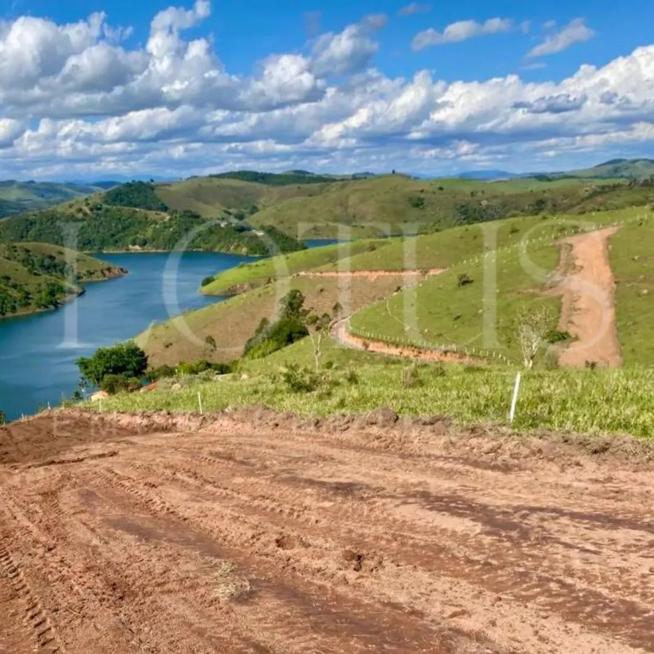 ERRENOS NA REPRESA JAGUARI COM RAMPA