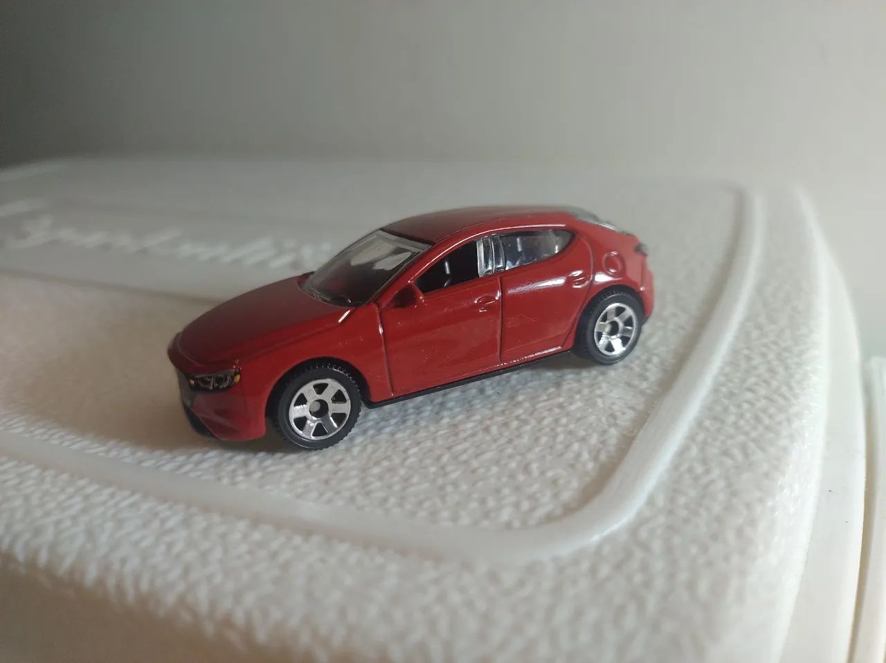 Matxhbox Mazda 3 Vermelho Novo Loose - Foto 2