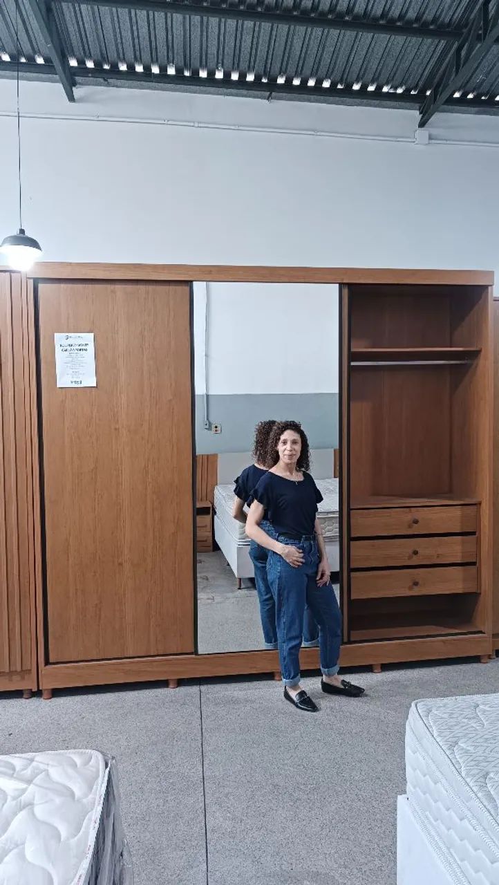 Guarda roupas com espelho 2,80m portas de correr com gavetas  - Foto 2