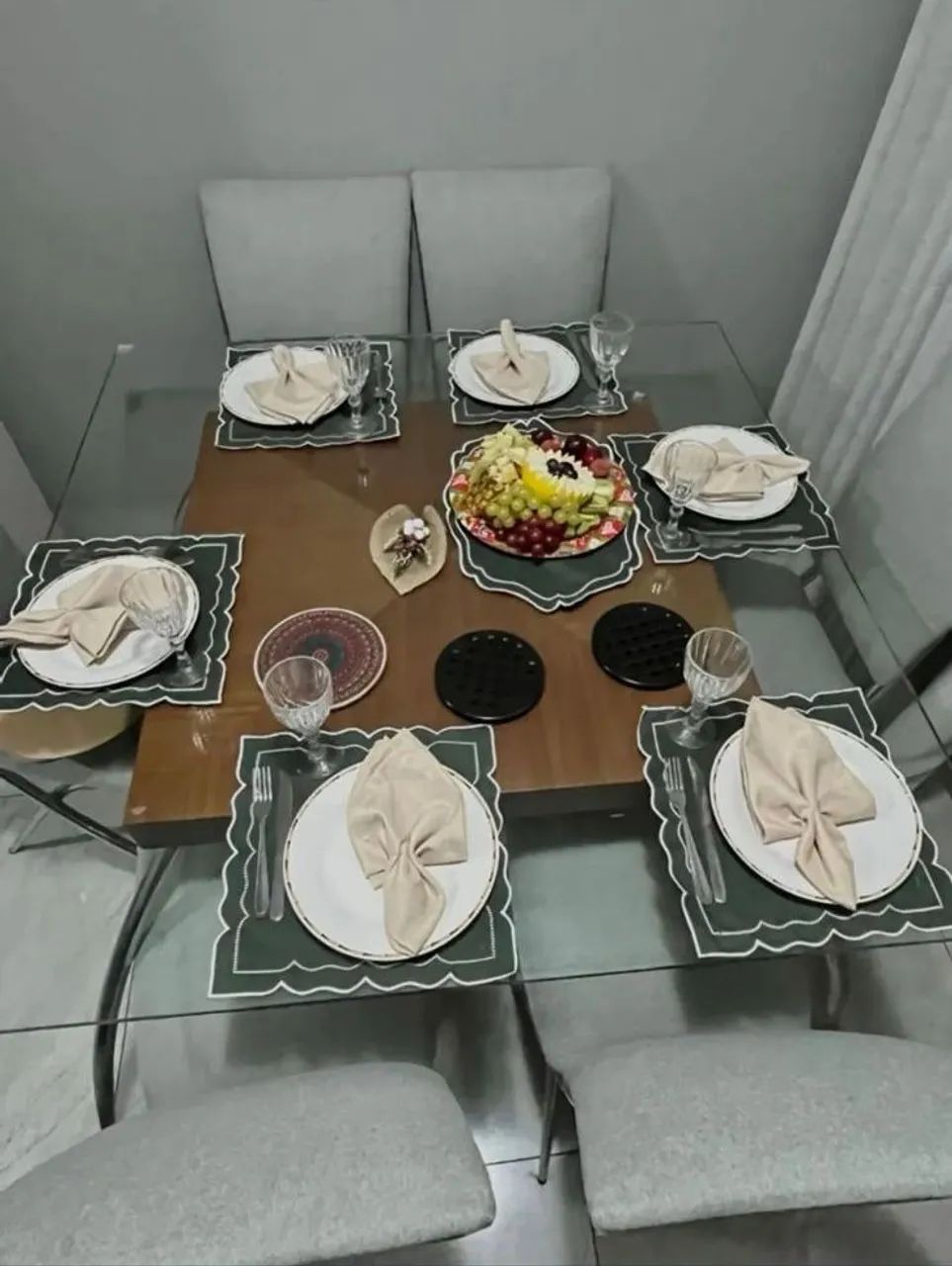 Mesa com 6 Cadeiras super conservado - Foto 4