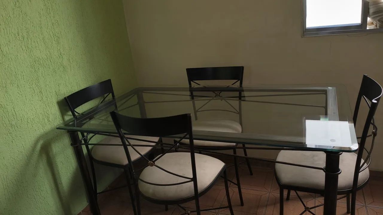 MESA de Ferro com 4 CADEIRAS