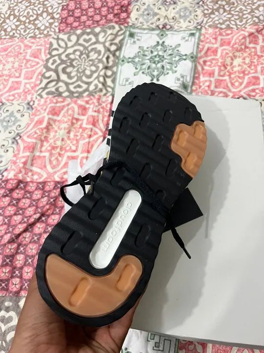 Tênis Adidas Feminino Preto com Detalhes Dourados - Foto 4