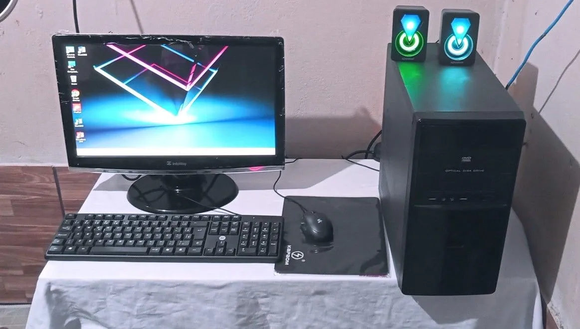 Computador Completo com Monitor e Periféricos