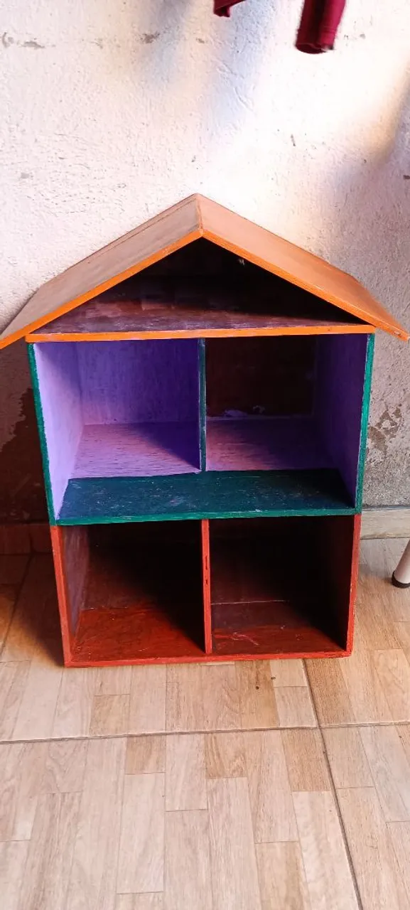 Casinha de brinquedo colorida
