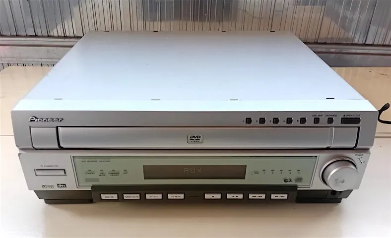 DVD CD player Panasonic, RV32 - DVD, Blu-Ray e Vídeo Cassete