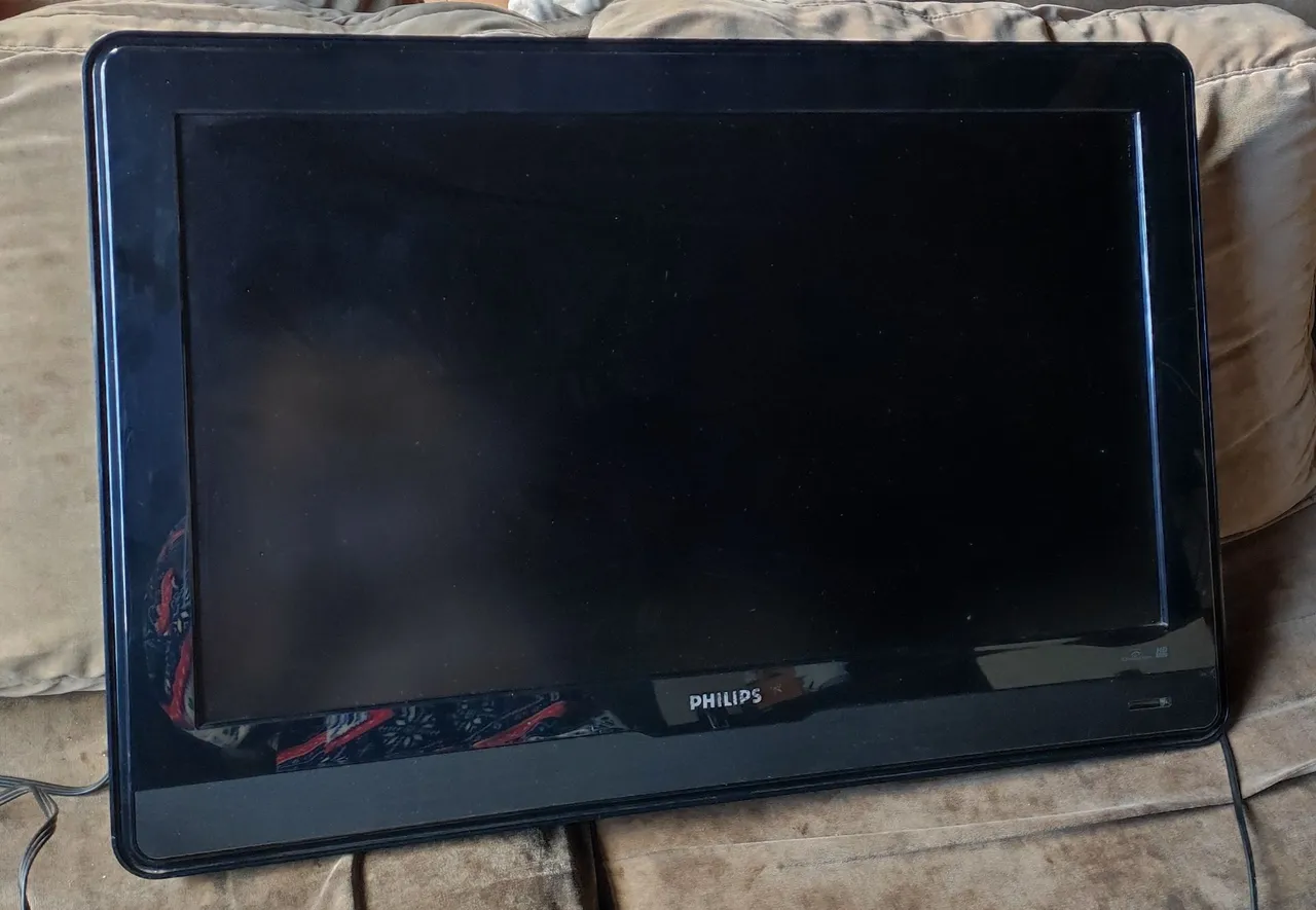 TV Philips 32 polegas ( vai com a caixinha )