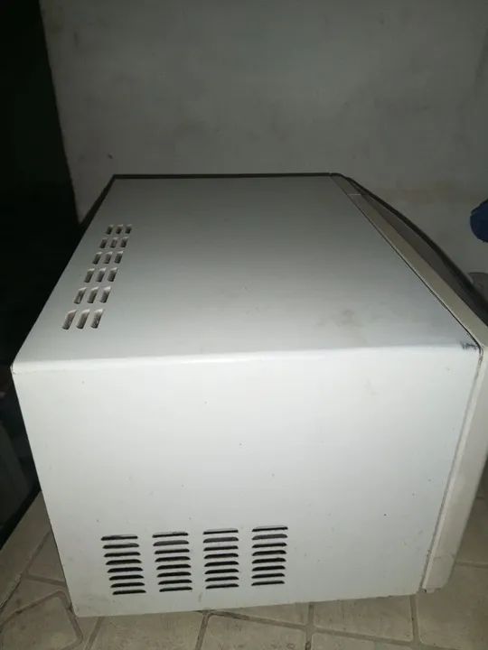 Microondas Electrolux 23 Litros em perfeito estado  - Foto 4