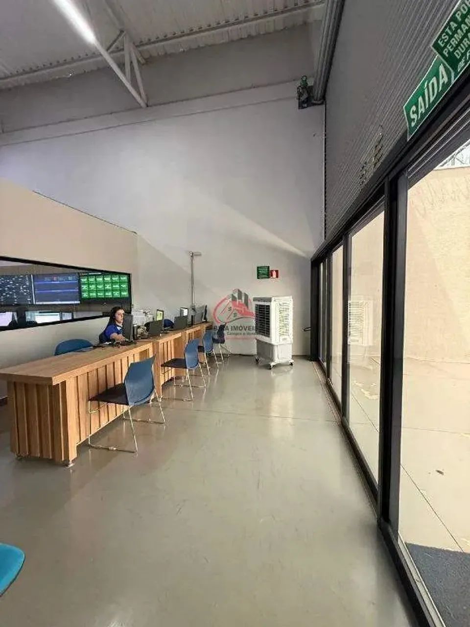 Galpão Comercial com 330m² e 8 Vagas - Parque das Laranjeiras - Foto 4
