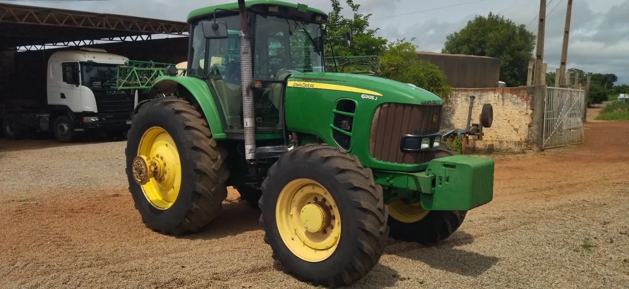 Trator John Deere 6205