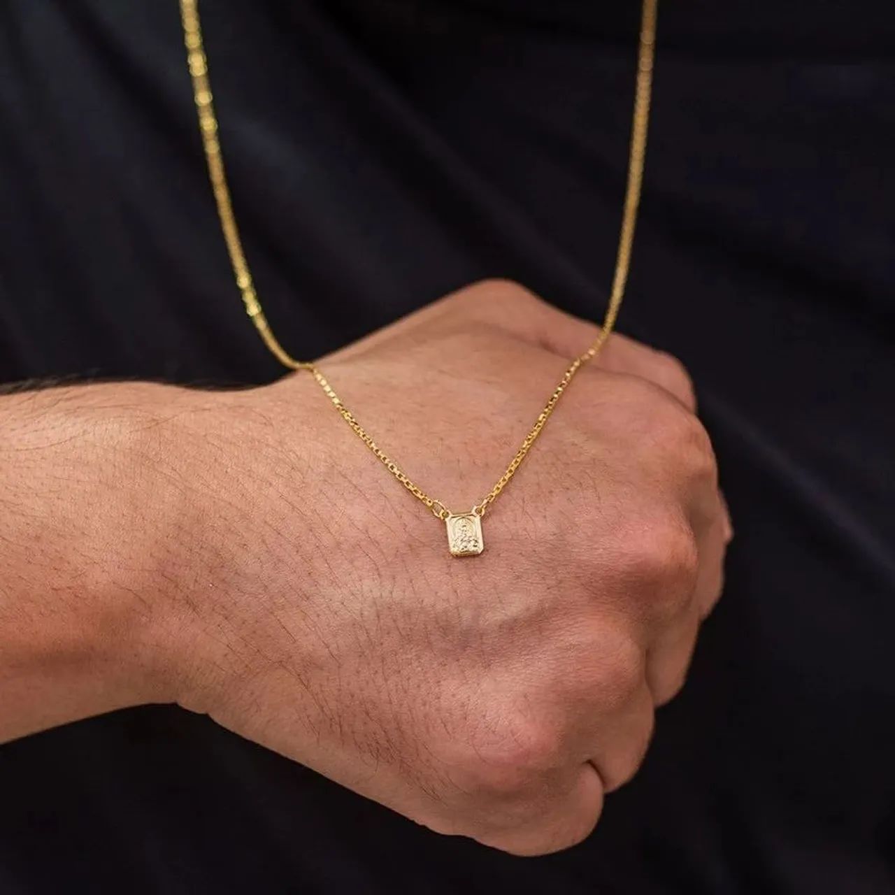 Corrente Escapulário cartier masculino.