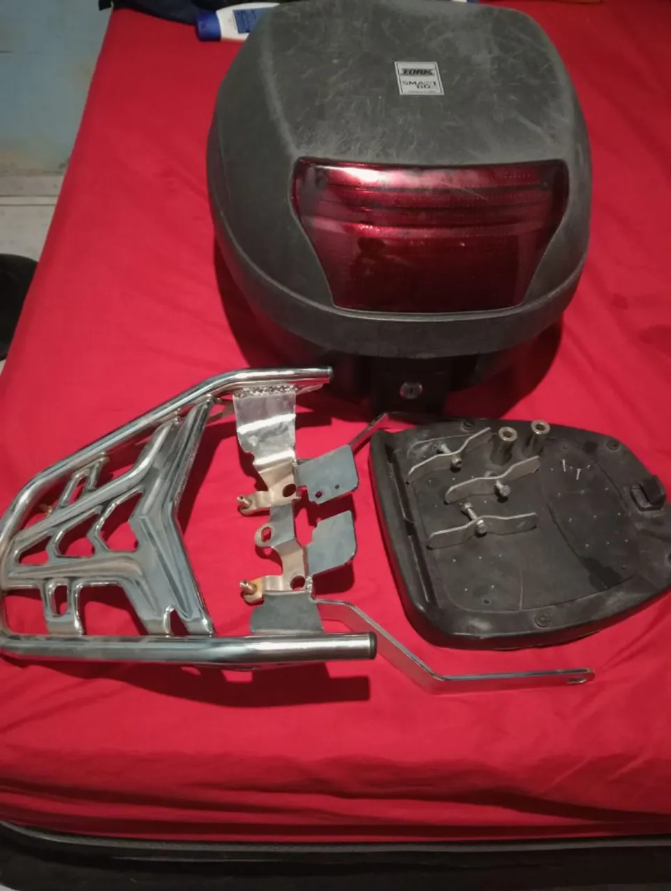 Baú para moto com suporte e bagageiro
