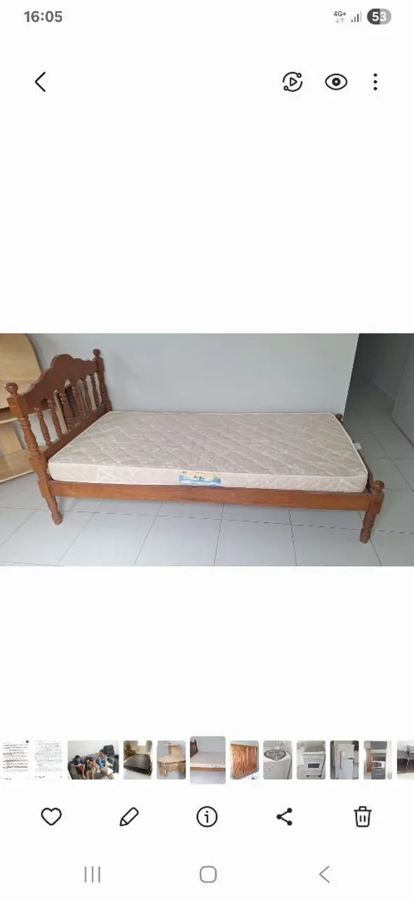 Cama de madeira com colchão