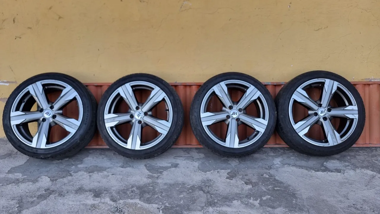 Jogo de Rodas Aro 17 com Pneus