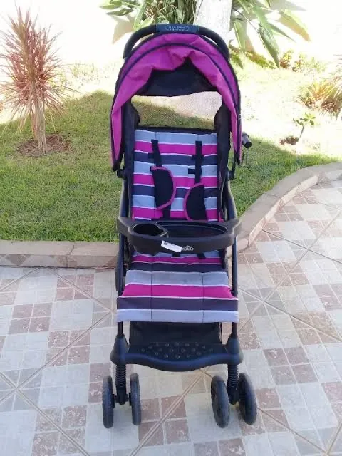 Carrinho de bebê com design moderno kolcraft