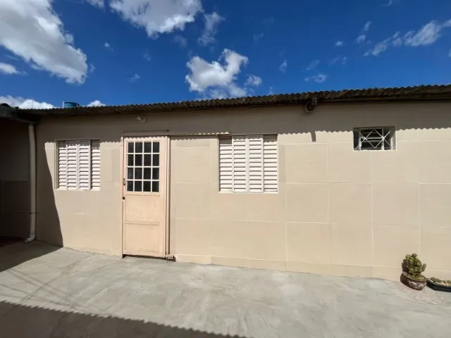 QNN 23 - ALUGA-SE CASA C/ 2 QUARTOS