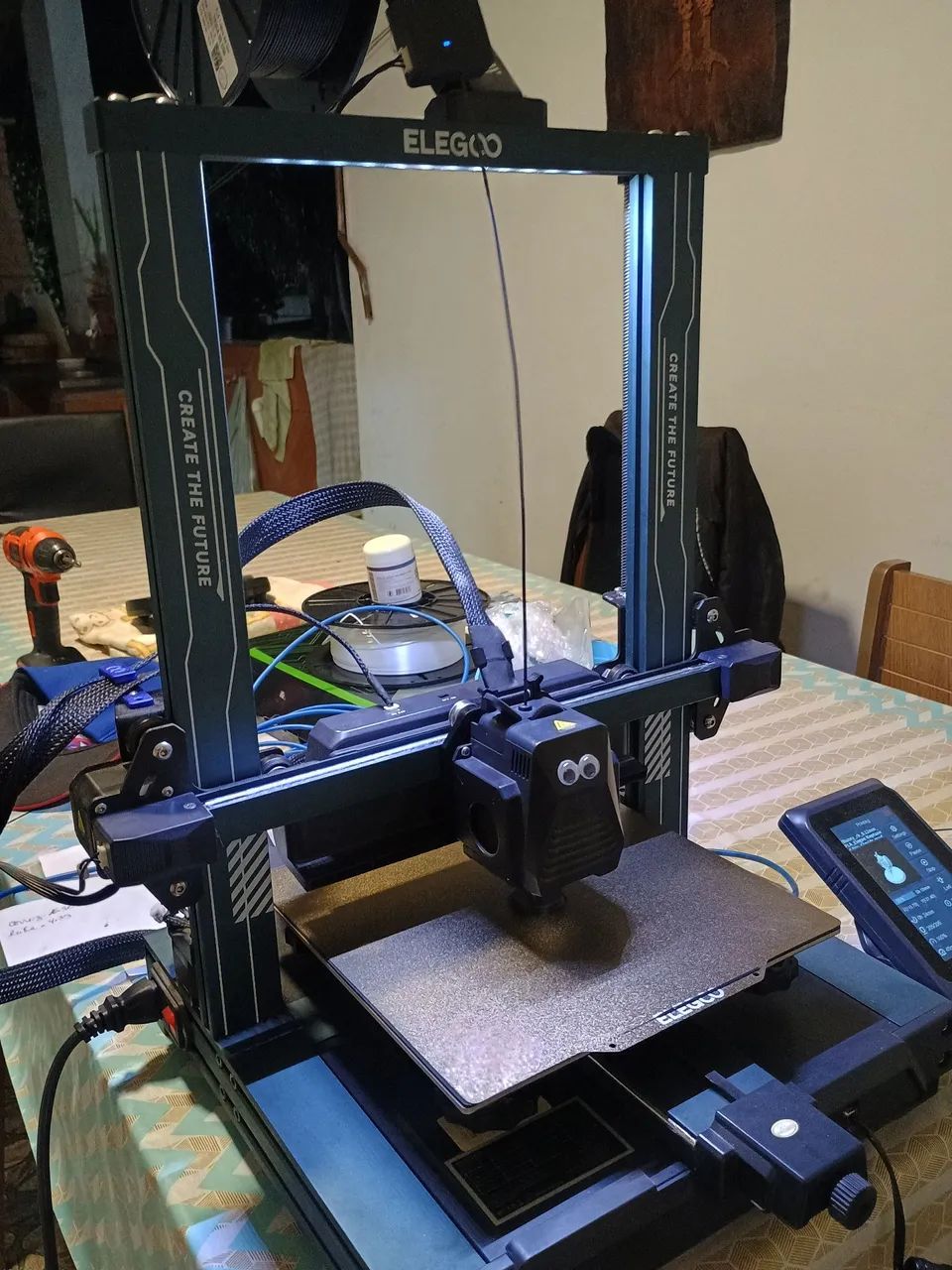  Elegoo Neptune 4 PRO + 4/5 kilos de filamento - Foto 3