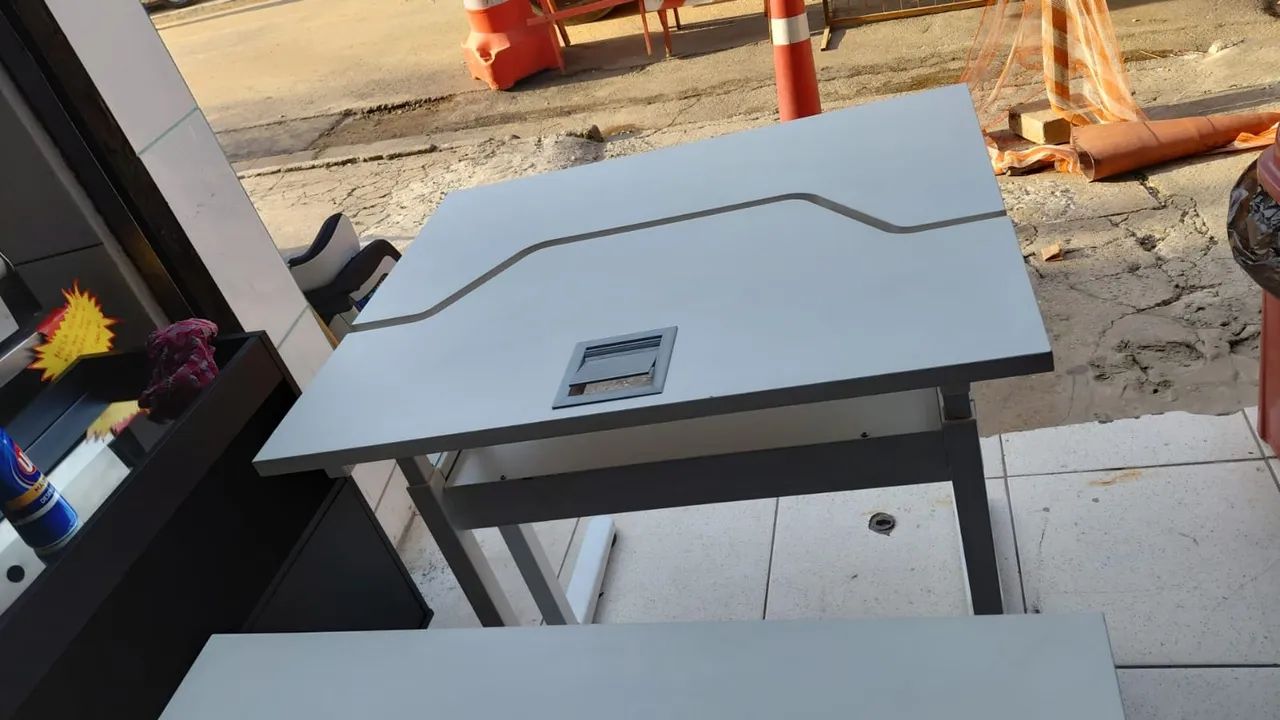 Mesas de Escrevaninha com Regulagem  2 disponível  - Foto 4